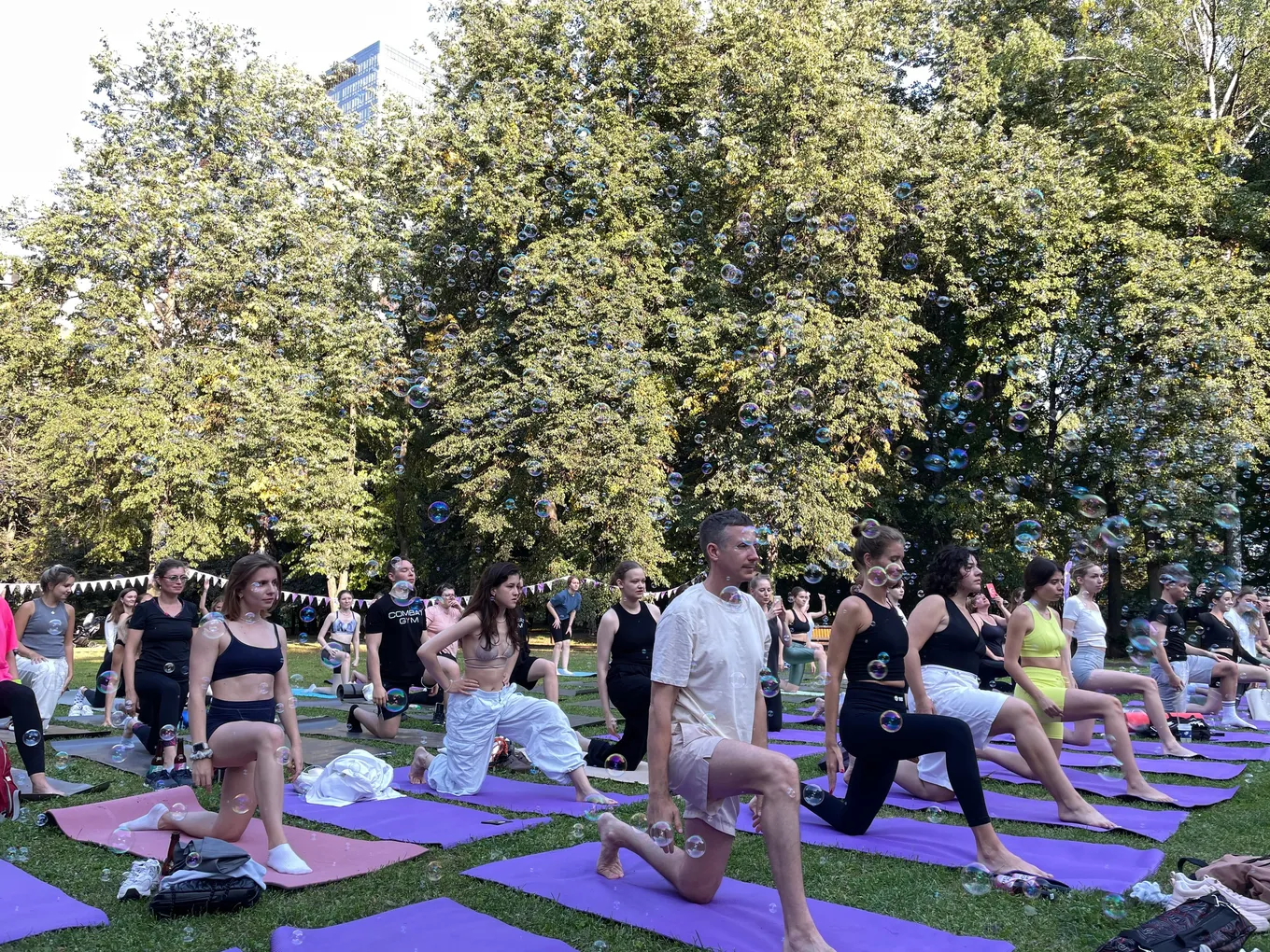 Корпоративное занятие на свежем воздухе. Фото: www.fitmost.ru