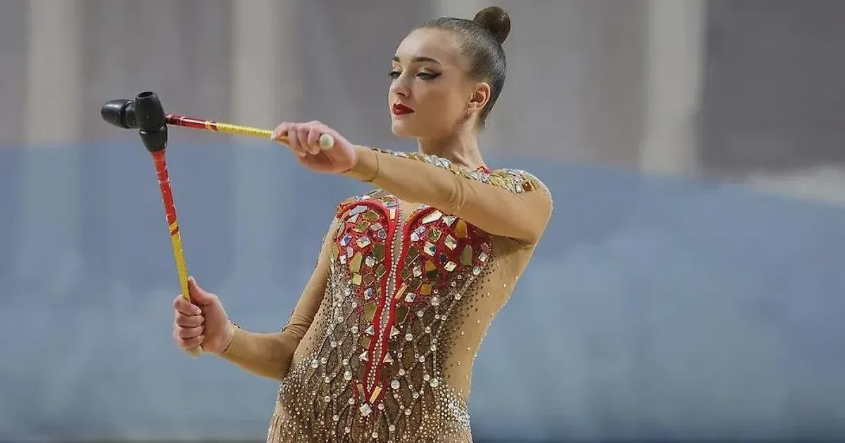 Гимнастка Александра Семёнова