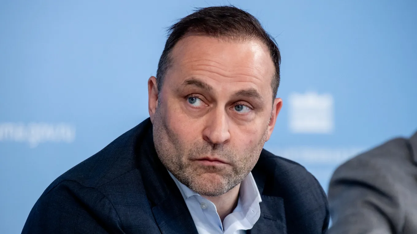 Дмитрий Свищев