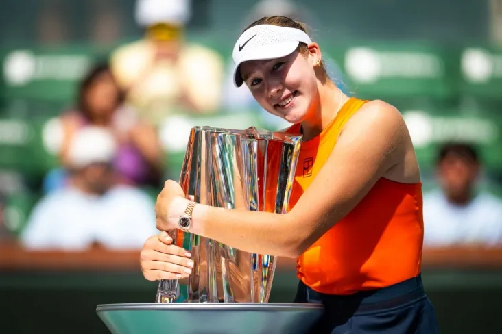 Мирра Андреева в 2025 году выиграла турниры WTA 1000 в Дубае и Индиан-Уэллсе / Фото: WTA