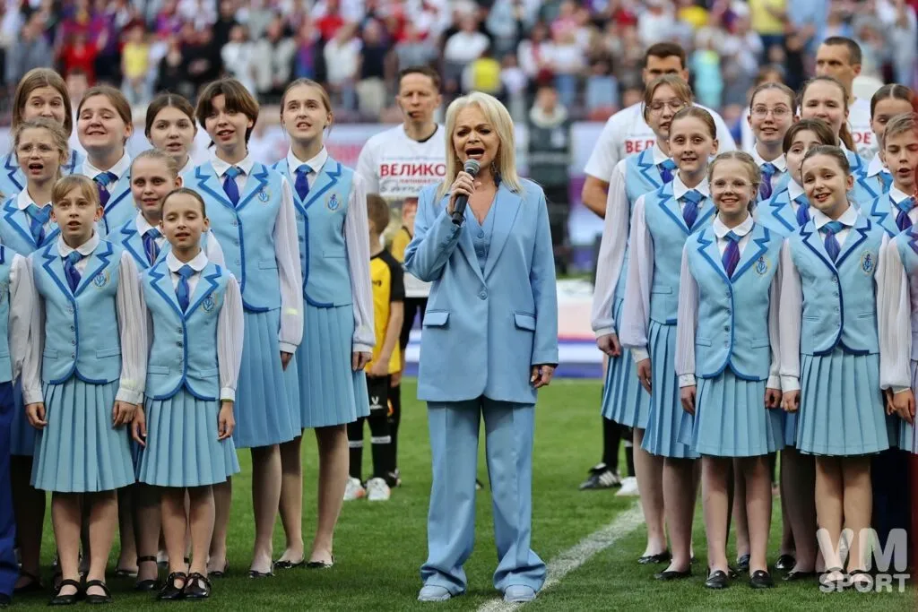 Лариса Долина с детьми на финале Кубка России