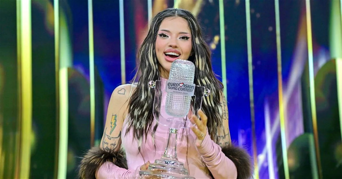 Болгарская певица DARA