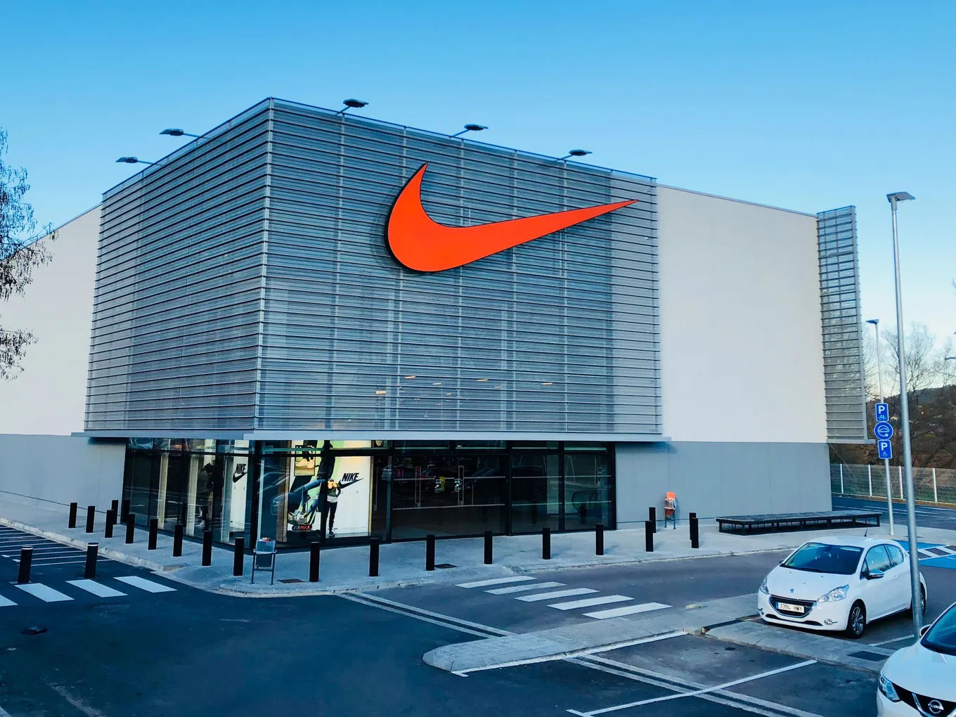 Логотип Nike