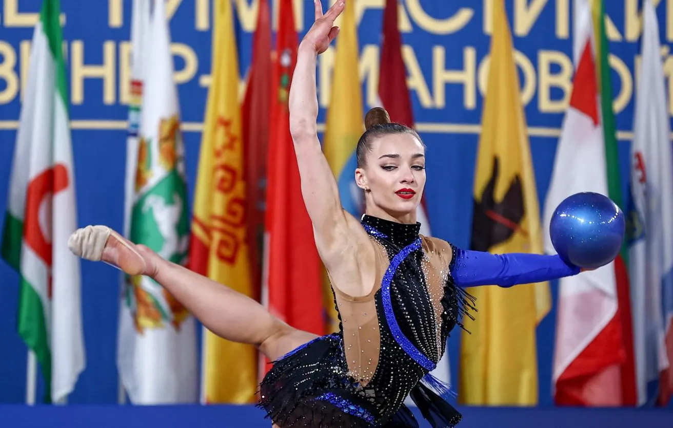 Гимнастка Александра Семёнова