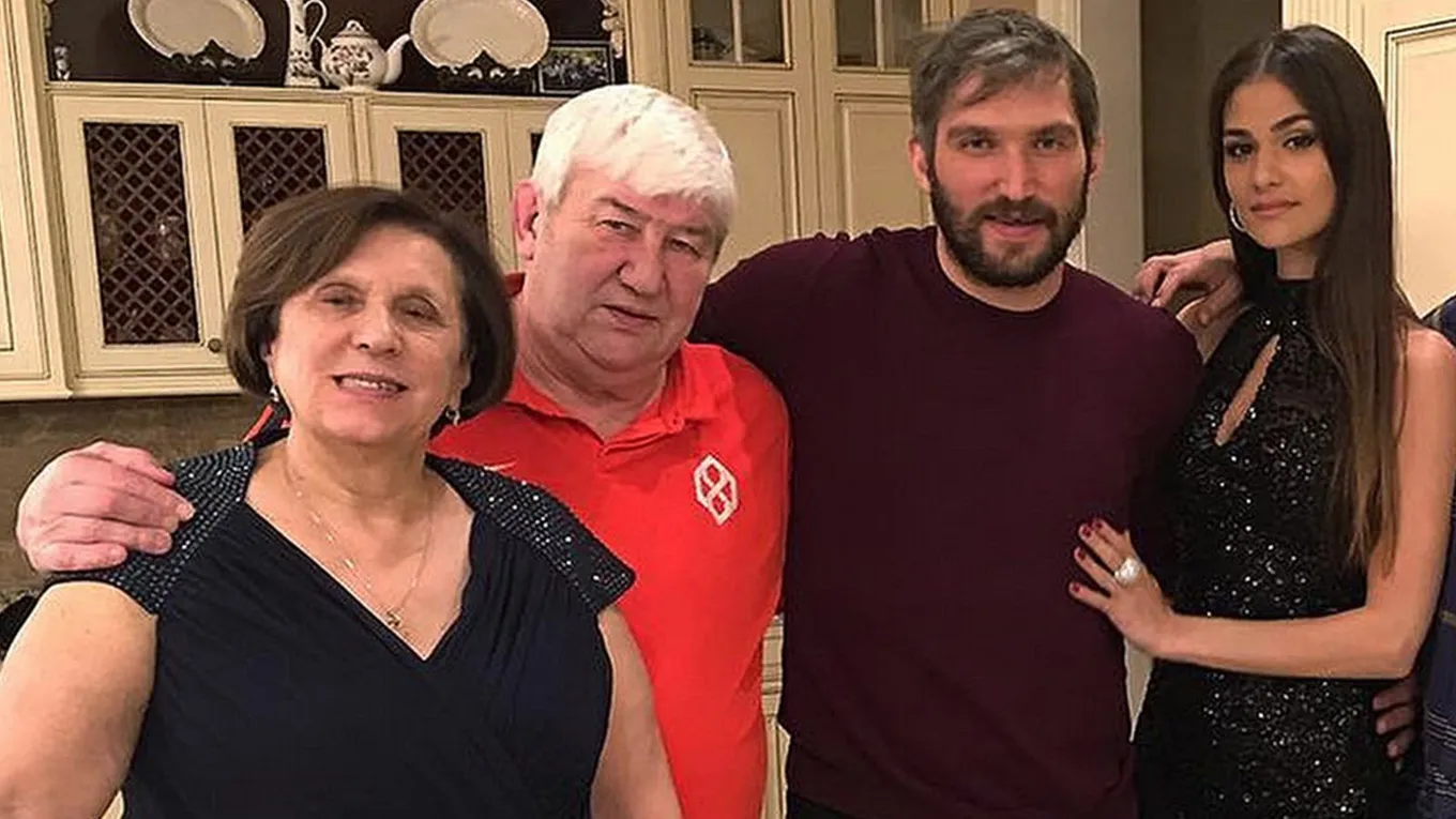 Александр Овечкин со своей семьёй