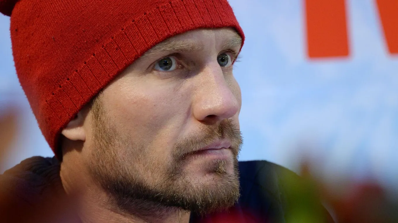 ТАСС: Костомаров восстанавливает мышцы и уже может садиться без посторонней помощи