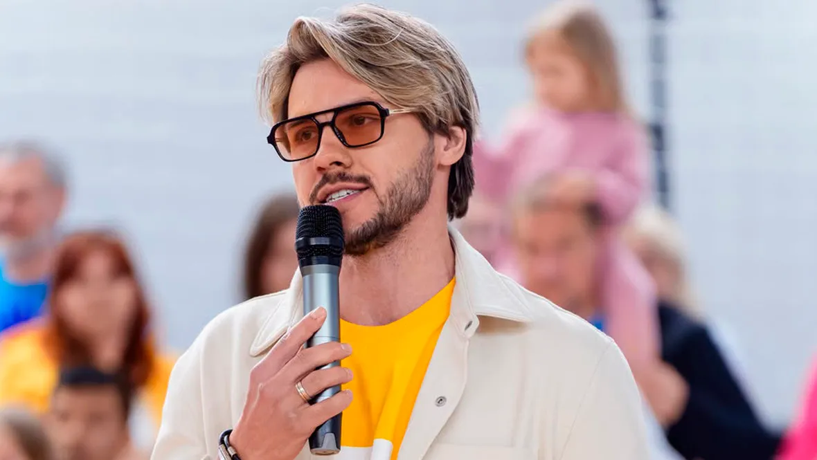 Ведущий Андрей Романов