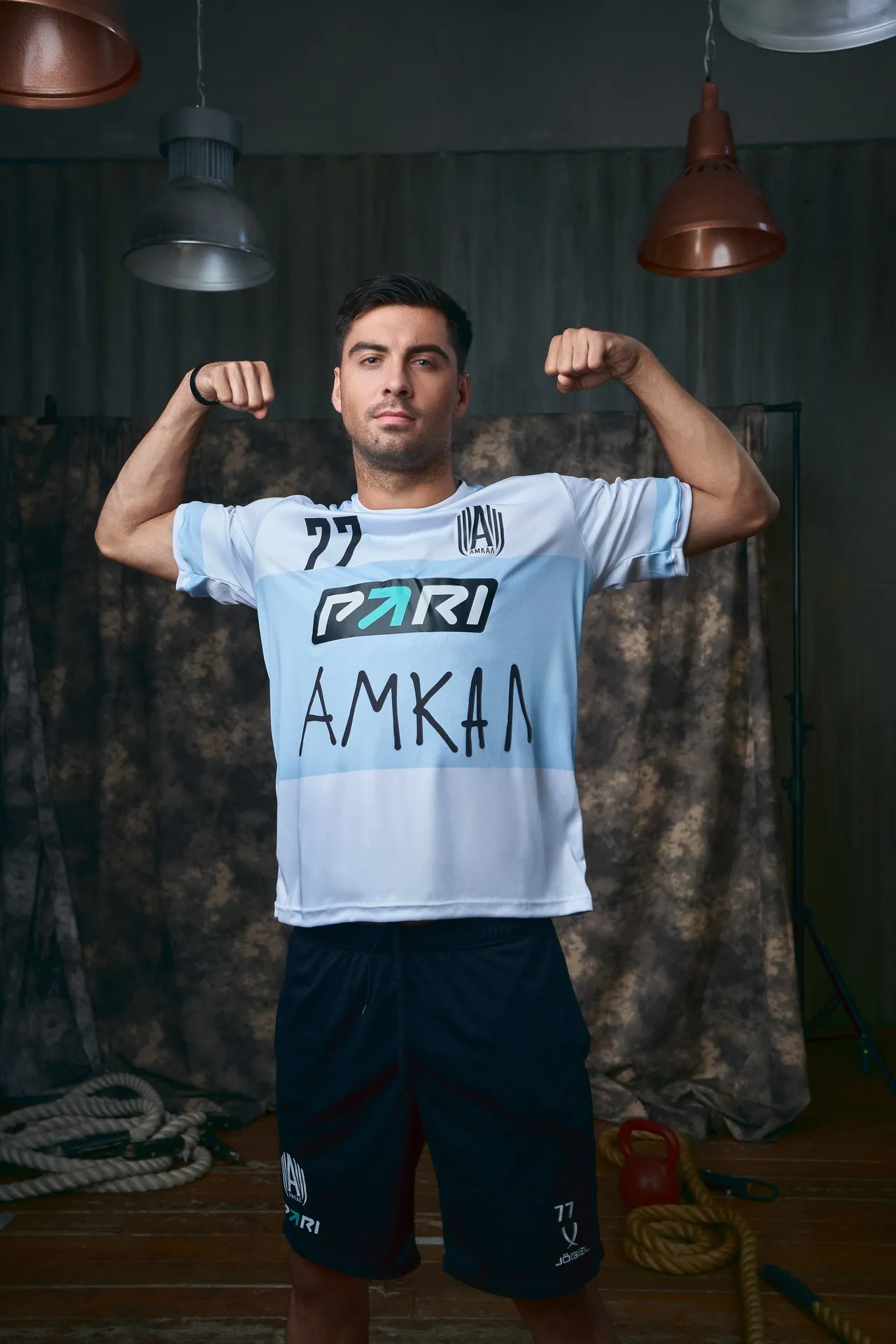 PARI, сборная Студии Артемия Лебедева и «Амкал» провели матч  в форме от болельщиков