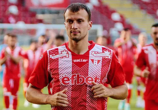 «Была огромная пробка на заправке, бензин вырос со 115 рублей до 180». Футболист Шляков – о жизни в Румынии