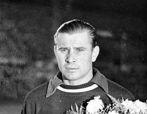 «Он был на одном уровне с Гагариным и Высоцким». Исполняется 95 лет со дня рождения Льва Яшина
