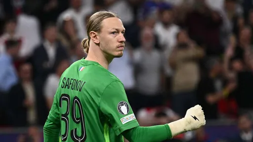 ParisFans похвалил Сафонова за игру ногами в матче с «Манчестер Сити»