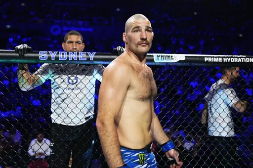 Стрикленд недоволен гонорарами в UFC и не исключил уход из лиги