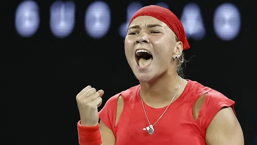 Шнайдер обыграла Йович и вышла в полуфинал турнира WTA-500 в Нинбо