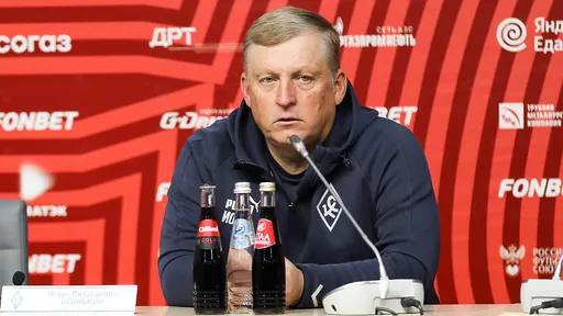 «Проигрываем слишком много матчей, где по игре должны побеждать». Осинькин – о проблемах «Крыльев»