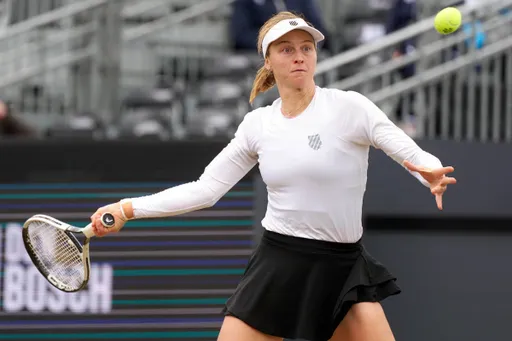Самсонова проиграла Касаткиной в первом круге турнира категории WTA-500