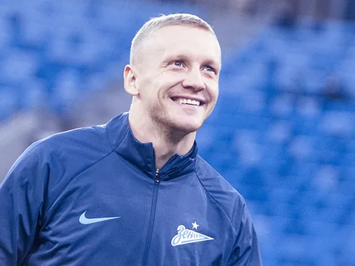 «Синий квадрат» Игоря Смольникова: экс-футболист заработал почти 100 000 рублей на арт-аукционе