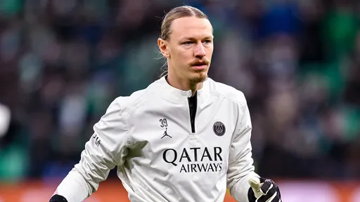 CulturePSG: Сафонов выручал защитников «ПСЖ» в матче с «Гавром»