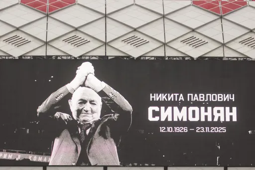 Сотрудники и легенды «Спартака» почтили память Симоняна, возложив цветы на его могилу