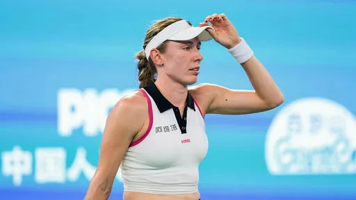 Александрова уступила Фернандес в трёх сетах на старте турнира WTA-1000 в Ухане