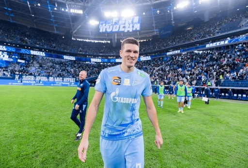 Соболев появился в золотой майке с фамилией Дурана после чемпионства «Зенита» в РПЛ
