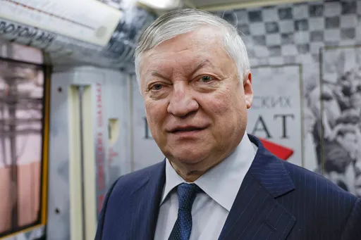 Владимир Путин поздравил Анатолия Карпова с 75‑летием