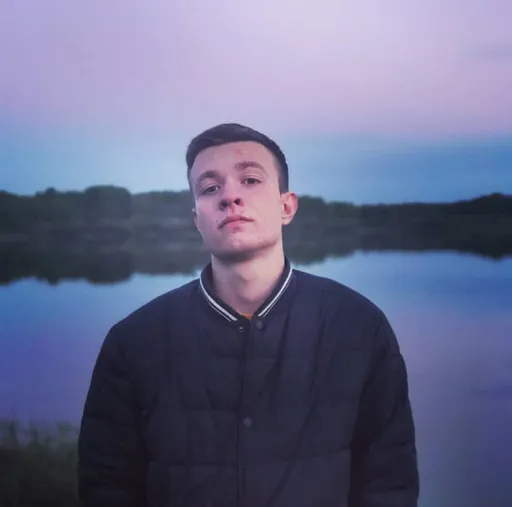 Андрей Бобров