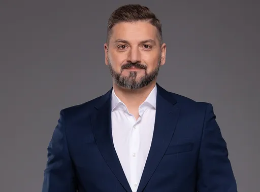 «Все болельщики знают о клубе с букмекером в названии». Сергеев – о «Пари НН», биатлоне и лидерах рынка