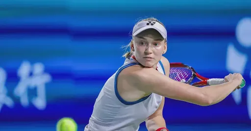 Елена Рыбакина назвала причину снятия с четвертьфинала турнира в Токио